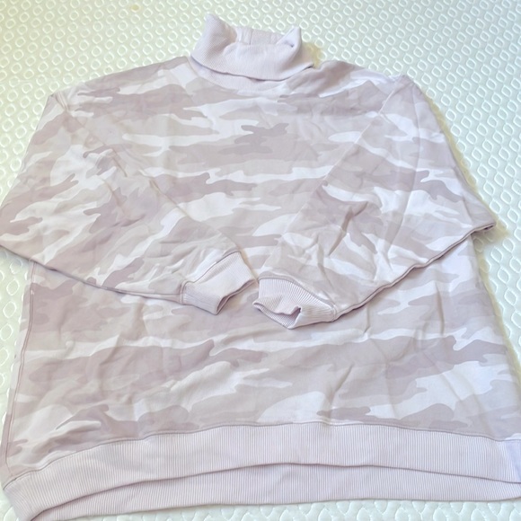 American Eagle Camo Swearshirt - Picture 1 of 3